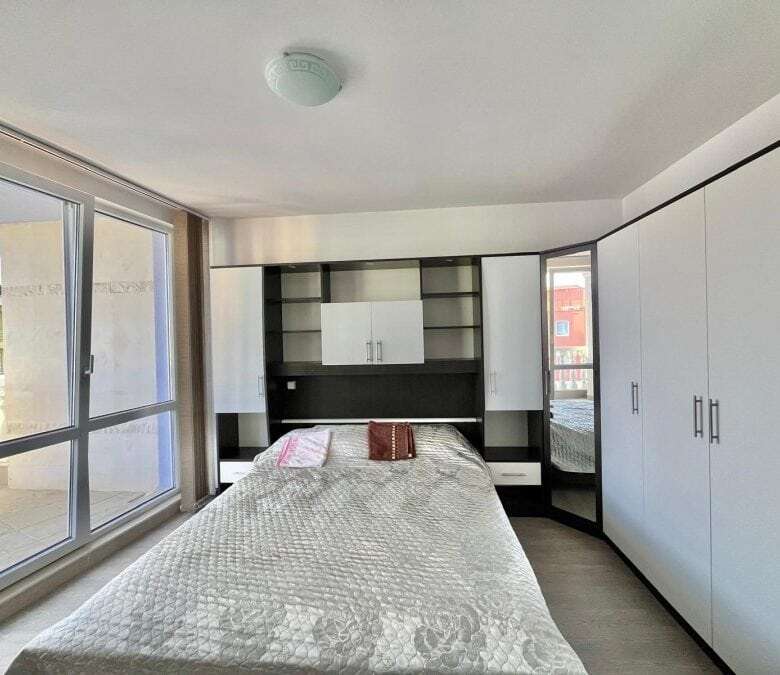 Bright 1-bedroom apartment with sea views, 58 sq.m., in Nessebar, just 30 meters from the beach. Per.