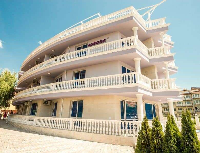 Modern 1-bedroom apartment with sea views, 30m from the beach in Nessebar.