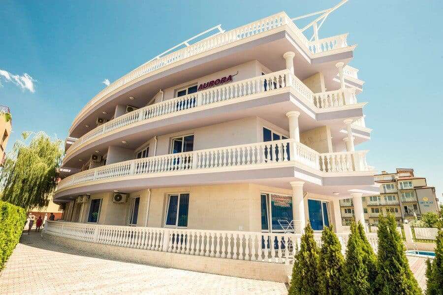 Sea View 1-Bed Apartment in Nessebar Modern 1-bedroom apartment with sea views, 30m from the beach in Nessebar.