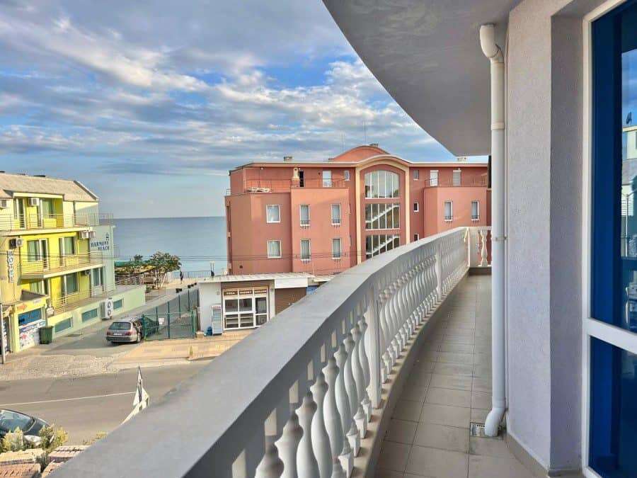 Sea View 1-Bed Apartment in Nessebar Sea view 1-bedroom apartment, 58 sq.m., in Nessebar, just 30 meters from the beach. Perfect for seas.