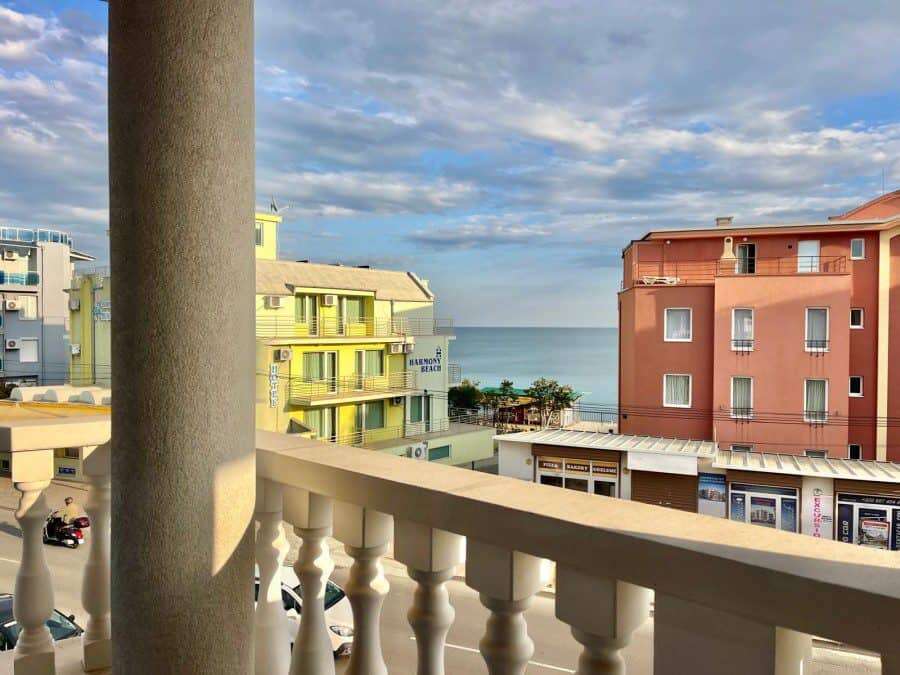 Sea View 1-Bed Apartment in Nessebar Bright 1-bedroom apartment with sea view, 30m to the beach in Nessebar.