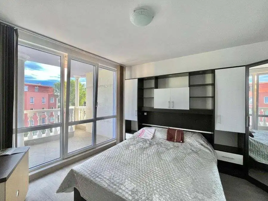 Sea view 1-bedroom apartment, 58 sq.m., in Nessebar, 30 m to the beach.