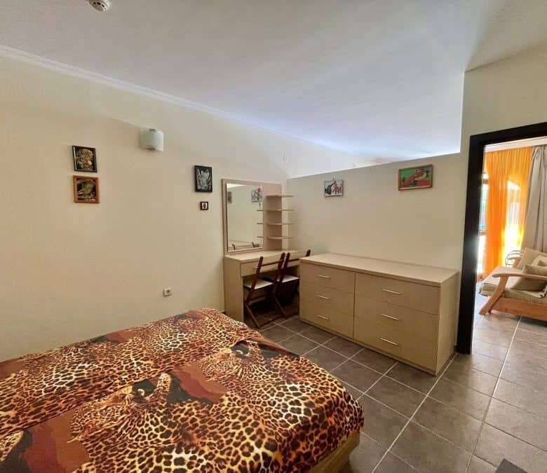 Ground floor studio apartment with modern furnishings near the sea in Sveti Vlas.