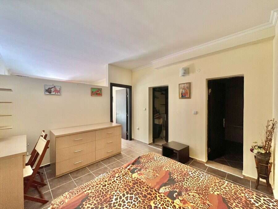 Bright ground floor studio with 55 sq.m. in St. George, Sveti Vlas, just 300 meters from the beach.