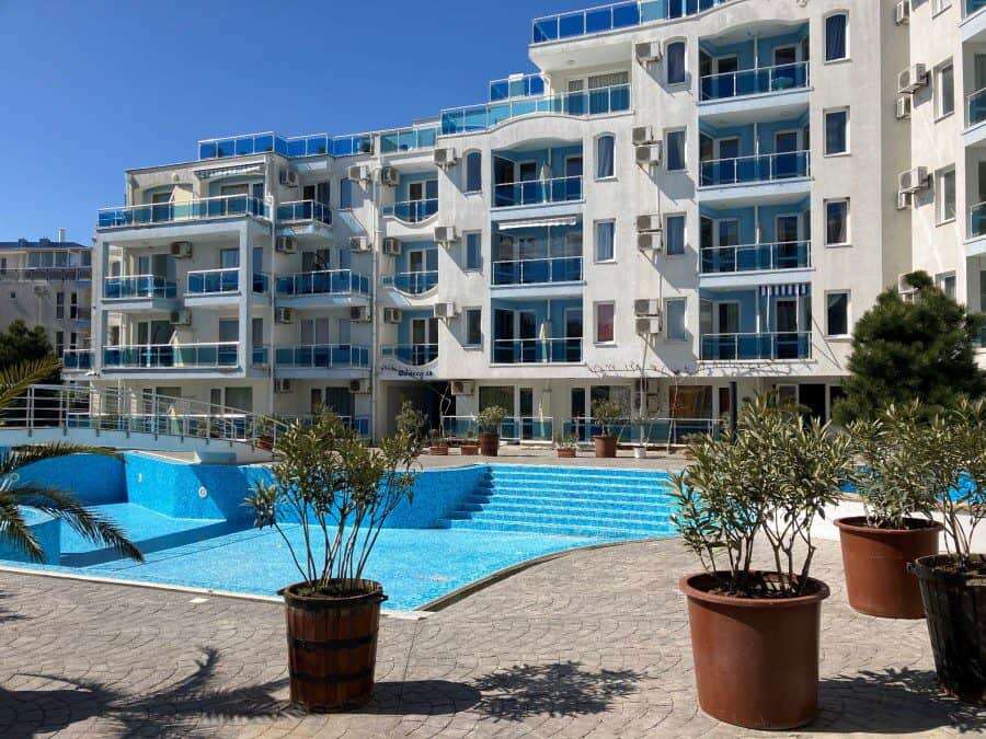 Modern seaside apartment building with pool in Nessebar. Bright apartment with pool view, 38 sq.m., near the sea in Nessebar.