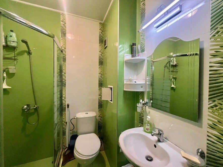 Cozy Studio with Pool View in Nessebar Compact studio apartment with pool view, modern bathroom, and essential amenities in Nessebar.