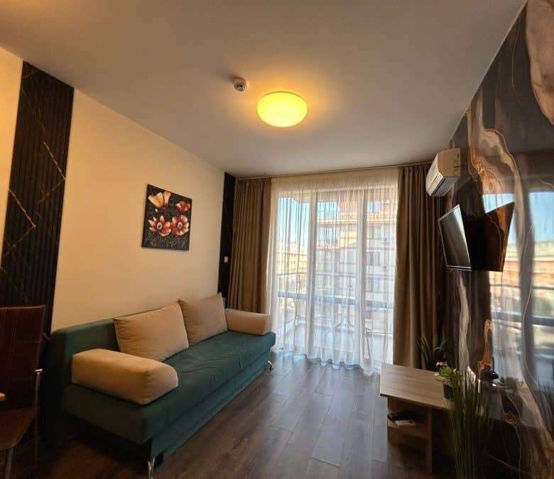 Cozy 1-bedroom apartment with living area and balcony in Tarsis - Club & Spa.