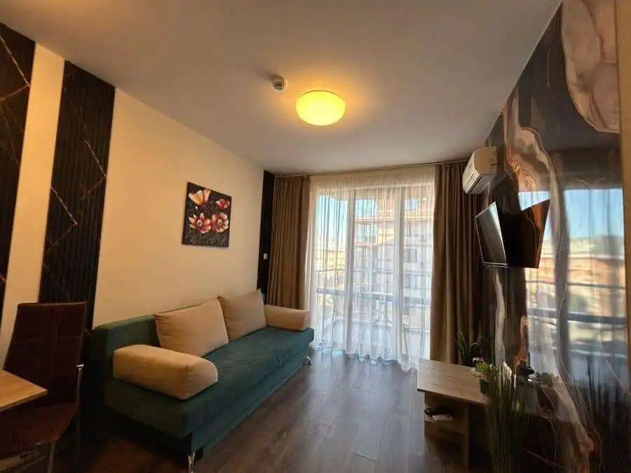 Cozy 1-bedroom apartment with living area and balcony in Tarsis - Club & Spa.