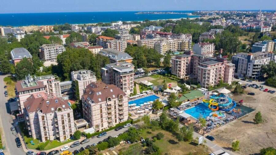 1 BED apartment in Tarsis – Club & Spa, Sunny Beach Spacious 1-bedroom apartment with sea views in Tarsis complex, Sunny Beach, featuring modern ameniti.