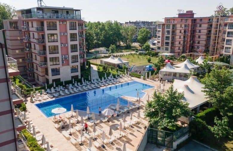 Modern 1-bedroom apartment with pool view in Tarsis - Club & Spa, Sunny Beach. Perfect for relaxatio.