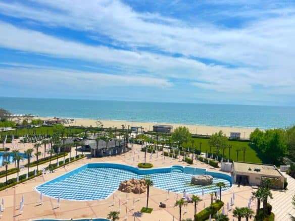 Sea view apartment in Sunny Beach with direct beach access and modern amenities.
