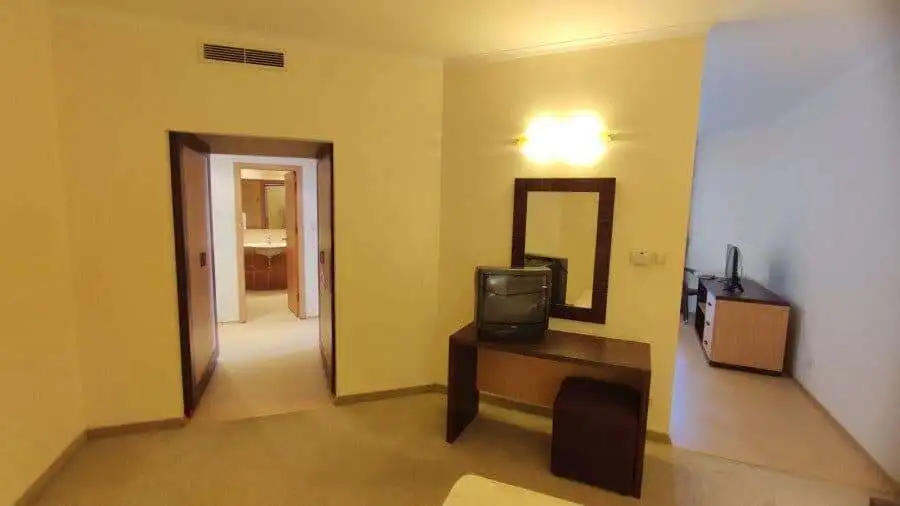 Beachfront apartment with sea views in Sunny Beach Sea view apartment in Majestic, Sunny Beach, with modern interior and spacious living area. Perfect.