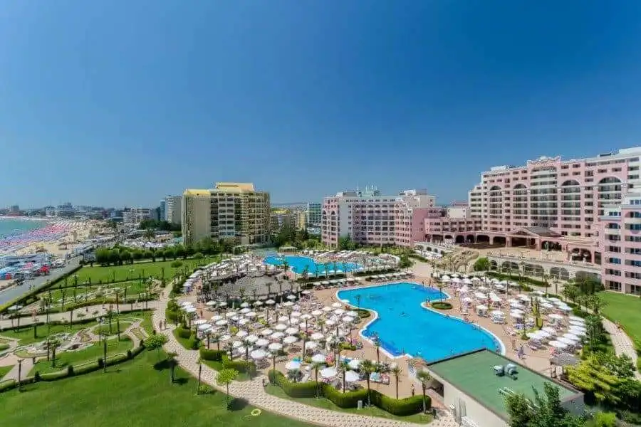 Beachfront apartment with stunning sea views in Majestic Sunny Beach Sea view apartment in Majestic Sunny Beach with direct beach access and modern amenities.