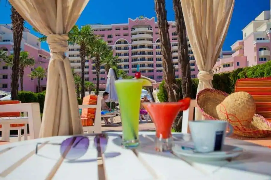 Beachfront apartment with stunning sea views in Sunny Beach Elegant beachfront apartment offering spectacular sea vistas in Majestic, Sunny Beach. Perfect for r.