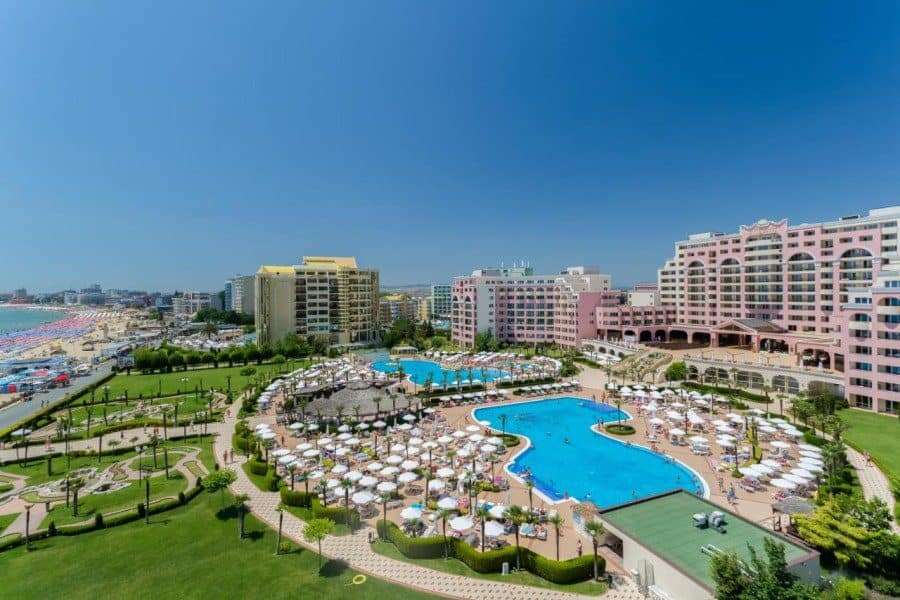 Sea view apartment in Sunny Beach with large pool and resort amenities.