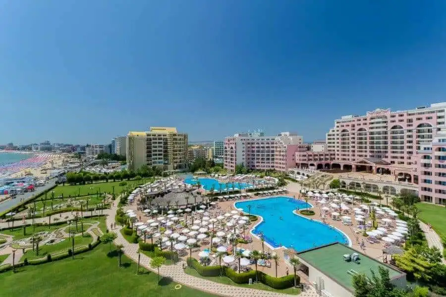 Modern seaside apartment with stunning sea views in Sunny Beach Sea view apartment in Sunny Beach with large pool and resort amenities.