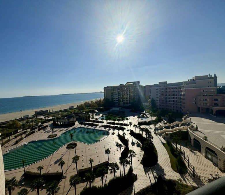 Sea view apartment in Sunny Beach with pool and beach access.