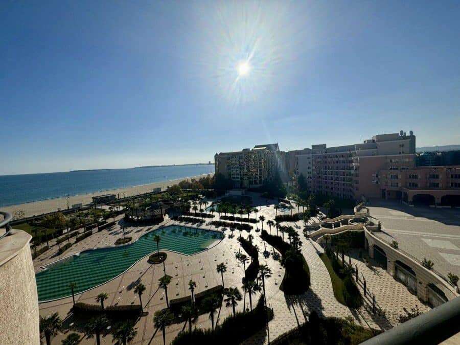 Modern seaside apartment with stunning sea views in Sunny Beach. Sea view apartment in Sunny Beach with pool and beach access.