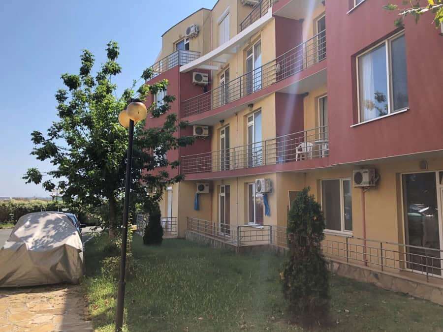 Bright fully furnished apartment in Sunny Day 5, ready for move-in.
