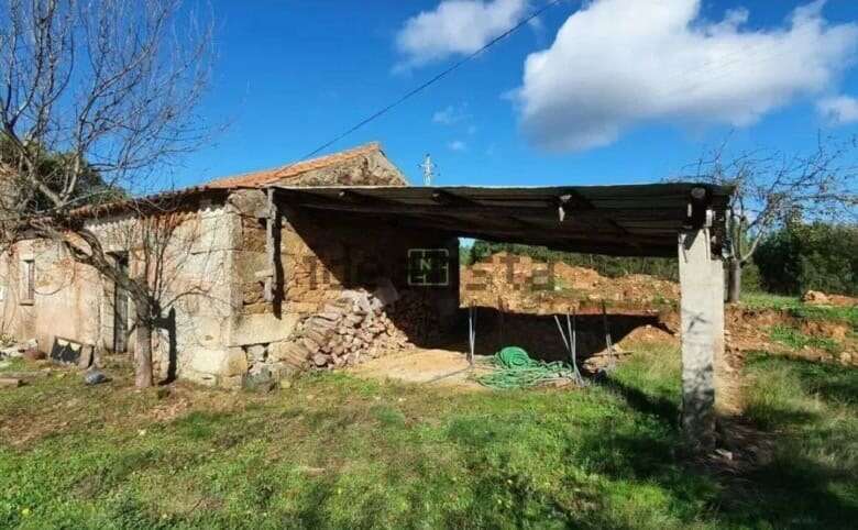 Land and renovation project in Vale de Prazeres, Fundão.