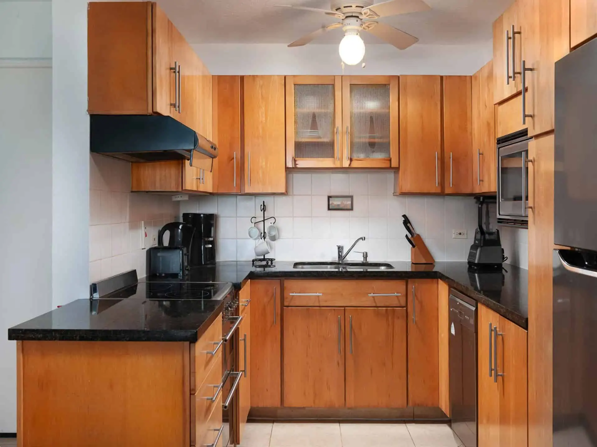 Beautiful plot of land in Vale de Prazeres with renovation potential in Fundão area.