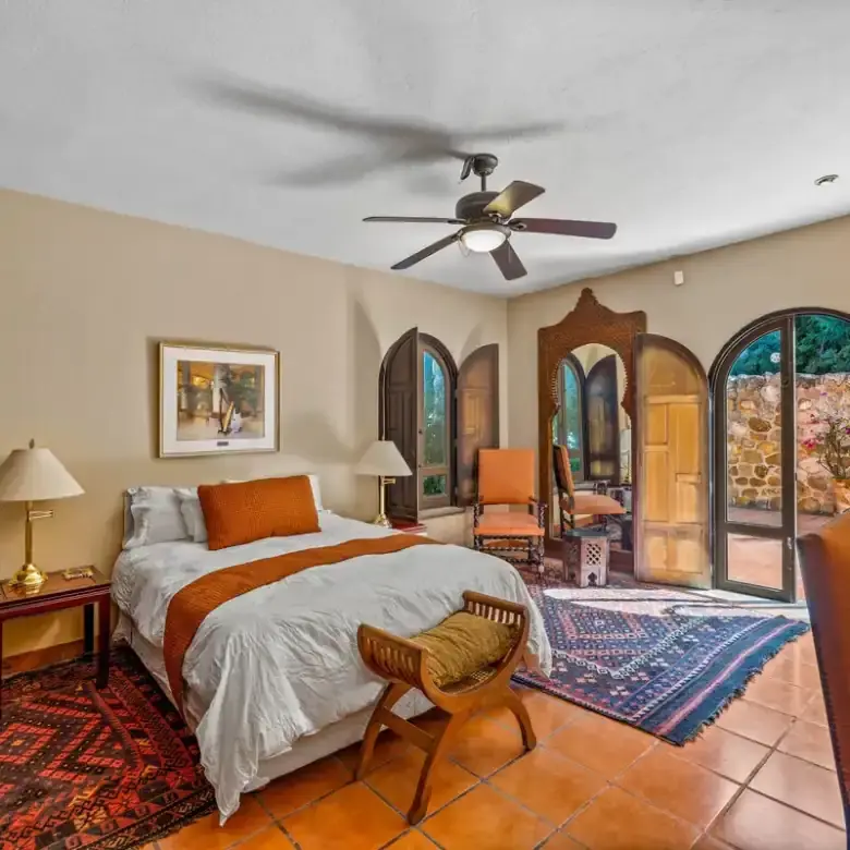 Beautiful lakefront home in Rancho Los Labradores, San Miguel de Allende, featuring spacious interio.