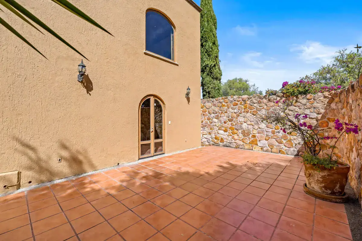 Lakefront Home for Sale in Rancho Los Labradores Beautiful outdoor patio of a lakefront home in Rancho Los Labradores, San Miguel de Allende.