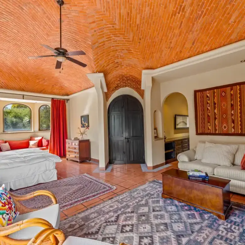 Beautiful lakefront home in Rancho Los Labradores, San Miguel de Allende, featuring spacious living.