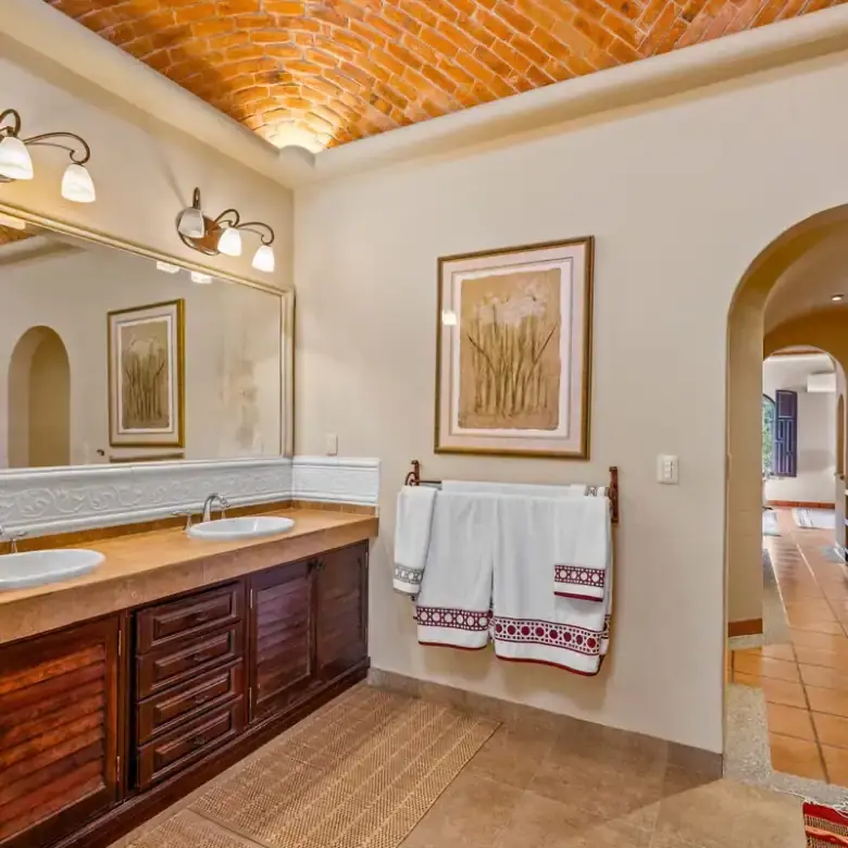 Beautiful bathroom in a lakefront home in Rancho Los Labradores, San Miguel de Allende.