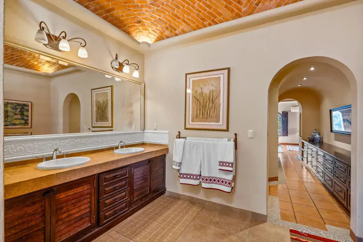Lakefront Rancho Los Labradores Bathroom Beautiful bathroom in a lakefront home in Rancho Los Labradores, San Miguel de Allende.