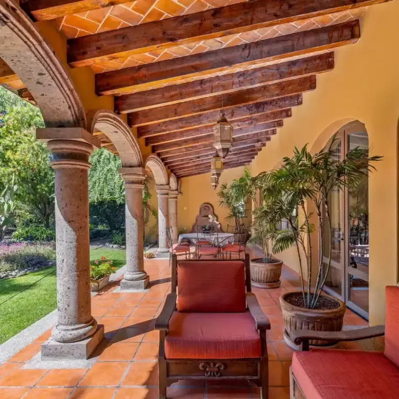 Beautiful lakefront home in Rancho Los Labradores, San Miguel de Allende, featuring a spacious cover.