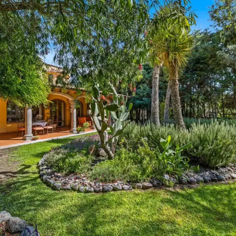 Beautiful lakefront property in Rancho Los Labradores, San Miguel de Allende, featuring lush gardens.