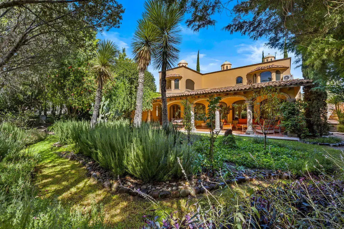 Lakefront Rancho Los Labradores Home Beautiful lakefront home in Rancho Los Labradores, San Miguel de Allende, featuring lush gardens and.