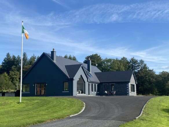 Elegant 4-bedroom home in Derrymore Glen Estate, County Clare, with modern design and scenic surroun.