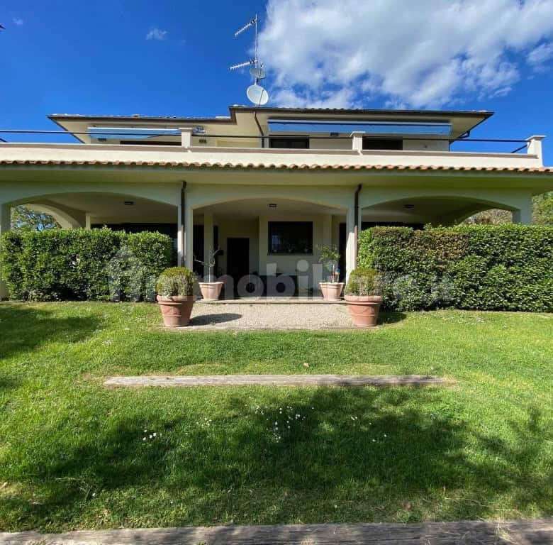 Elegant 6-bedroom villa for sale in San Lorenzo Nuovo, featuring spacious living areas and beautiful.