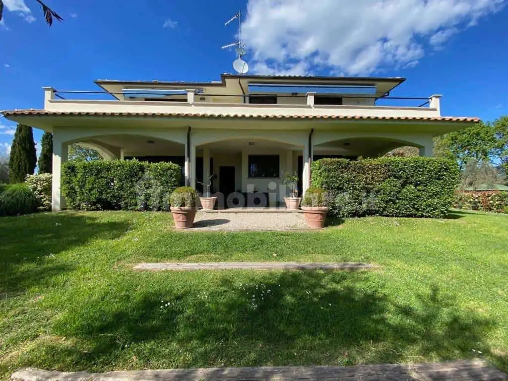 Elegant 6-bedroom villa for sale in San Lorenzo Nuovo, featuring spacious living areas and beautiful.