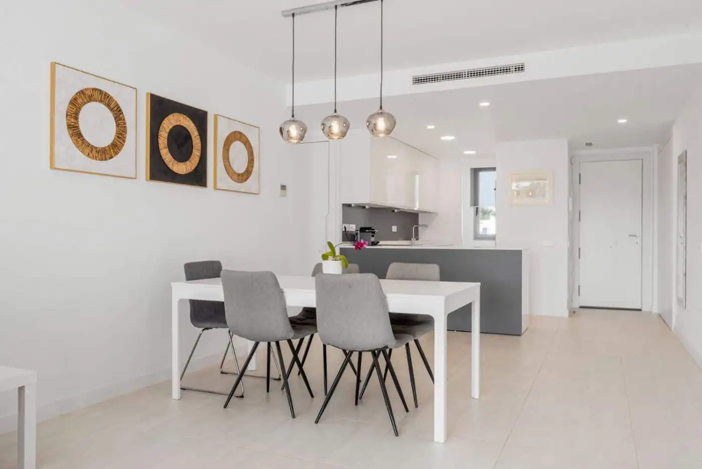 Bright, modern dining area in a spacious penthouse in Selwo Estepona.