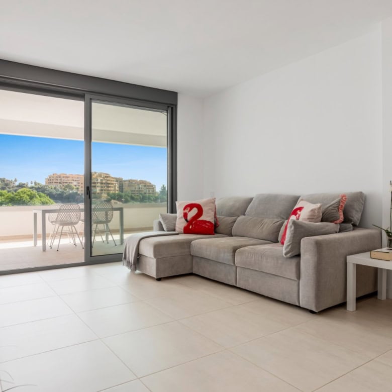 Modern 2-bedroom penthouse with spacious living area and balcony views in Selwo Estepona.