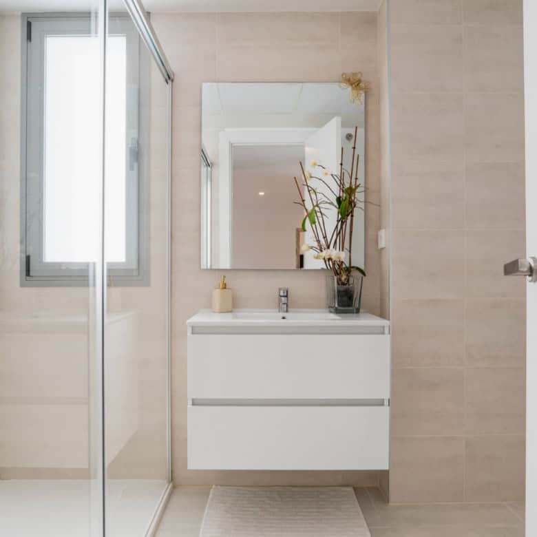 Modern bathroom in a spacious 2-bedroom penthouse in Selwo Estepona.