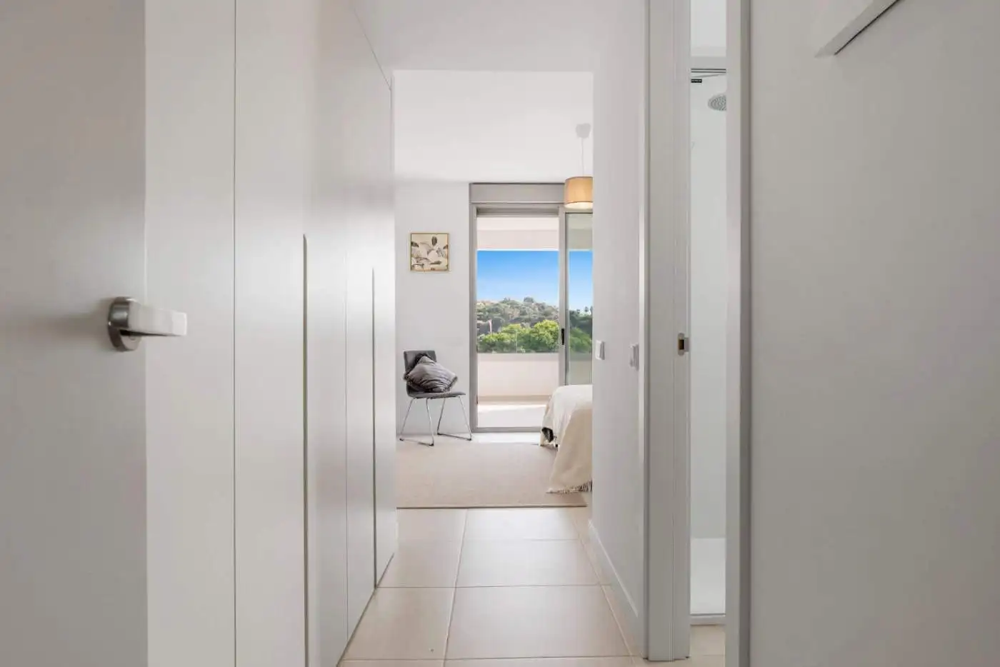Bright modern 2-bedroom penthouse with spacious living area and balcony in Selwo Estepona.