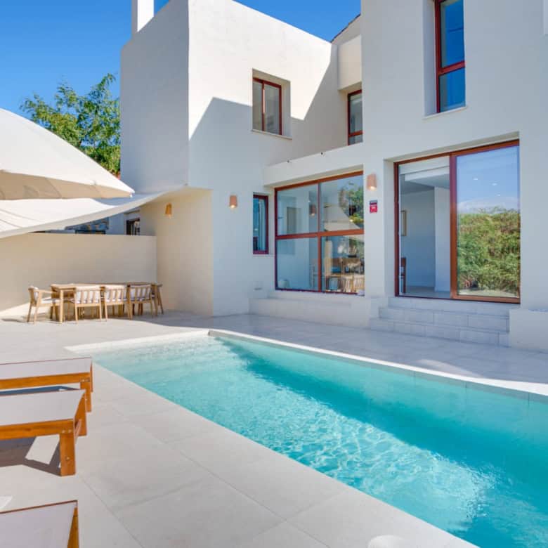 Contemporary 5-bed corner townhouse with private pool in Cancelada, Estepona.