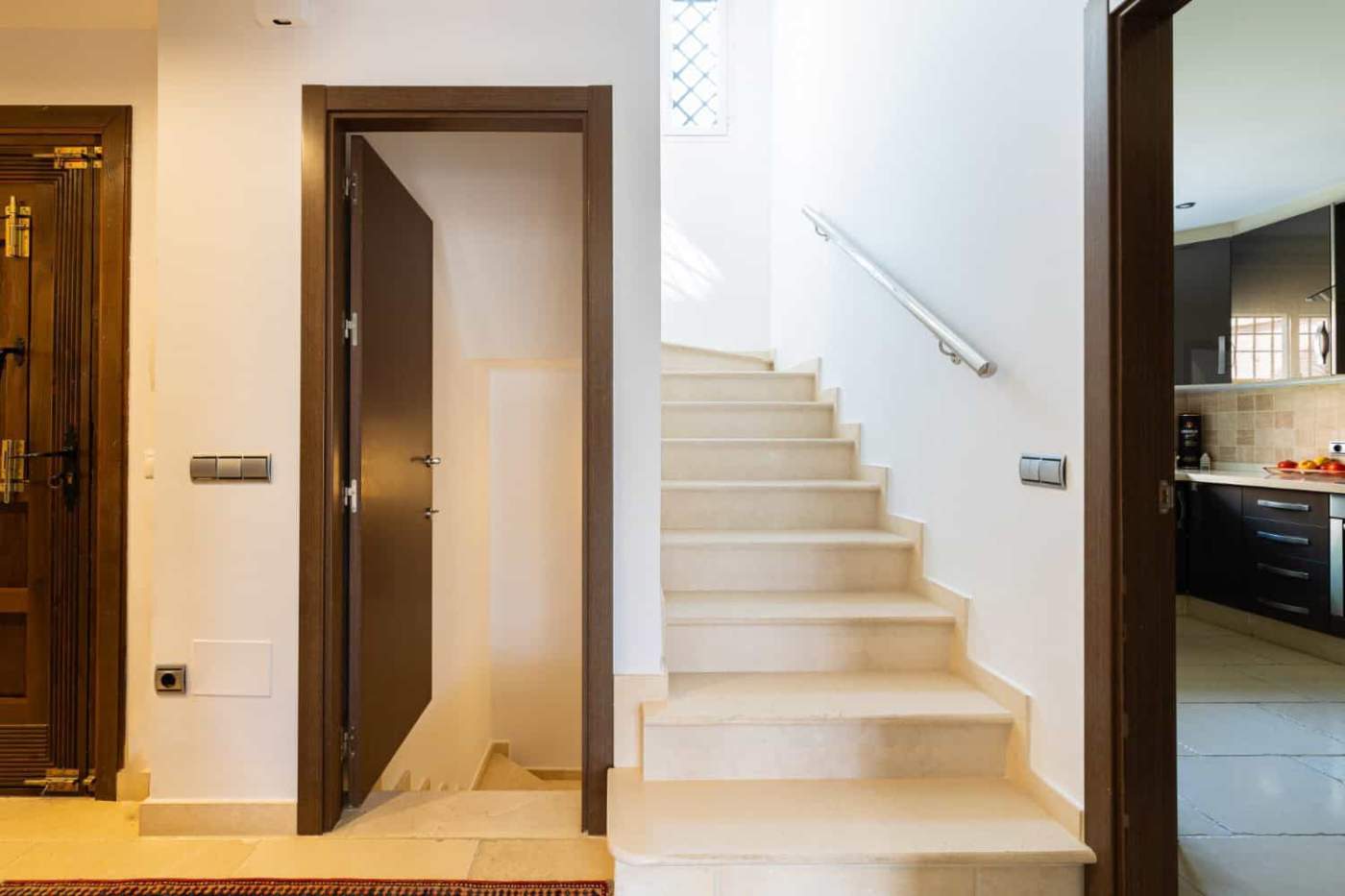 Refurbished Townhouse Interior in Brisas del Sur Refurbished townhouse interior with staircase and modern decor in Brisas del Sur, Nueva Andalucía.