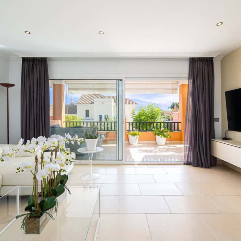 Refurbished townhouse with modern interiors in Brisas del Sur, Nueva Andalucía, offering bright livi.