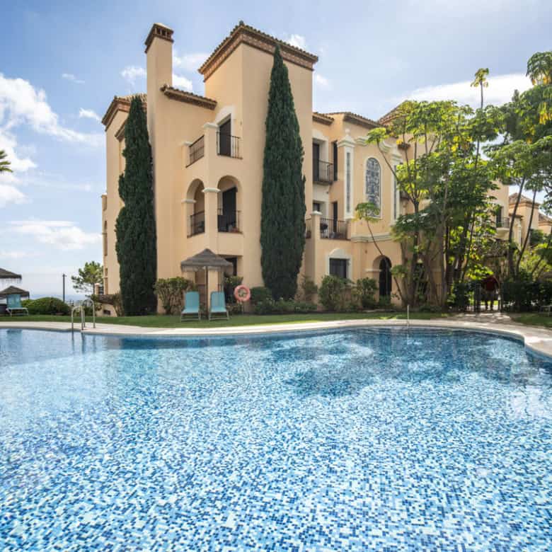 Elegant penthouse in Benahavís with private pool, lush gardens, and stunning Costa del Sol views.