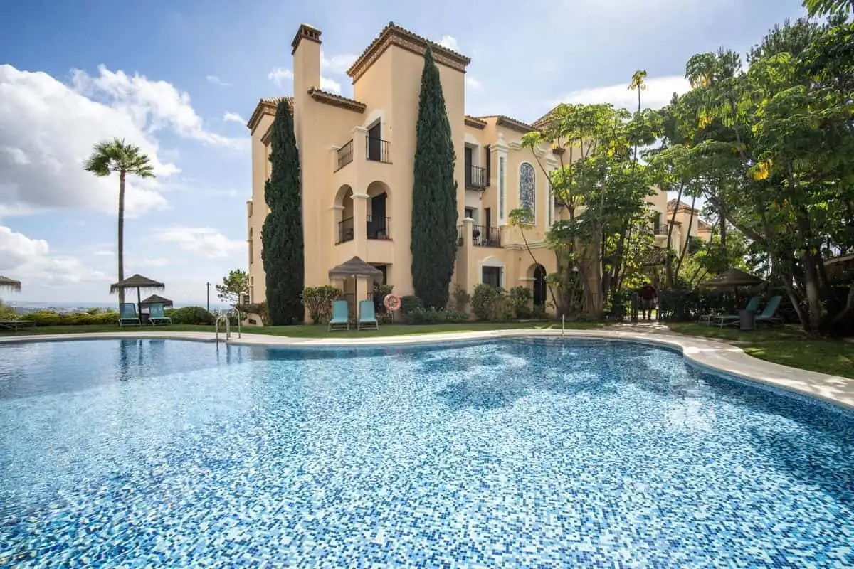 Elegant penthouse in Benahavís with private pool, lush gardens, and stunning Costa del Sol views.