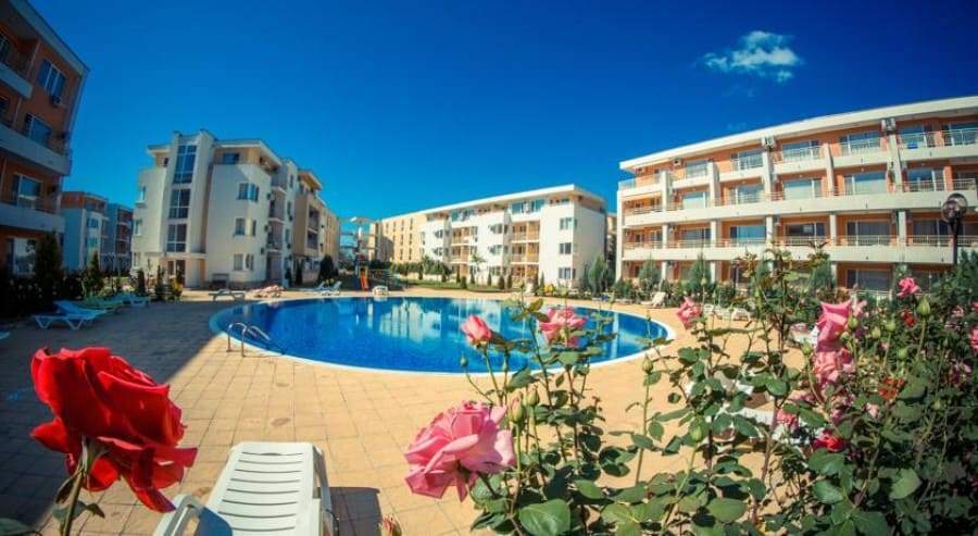 2 BED top floor apartment in Holiday Fort Club Floor 2-bedroom apartment at Holiday Fort Club, Sunny Beach, with access to a swimming pool and lush.