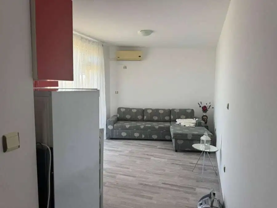 Bright, modern 33 sq.m. apartment with stylish furnishings in Sunny Day 5, ready for immediate move-.