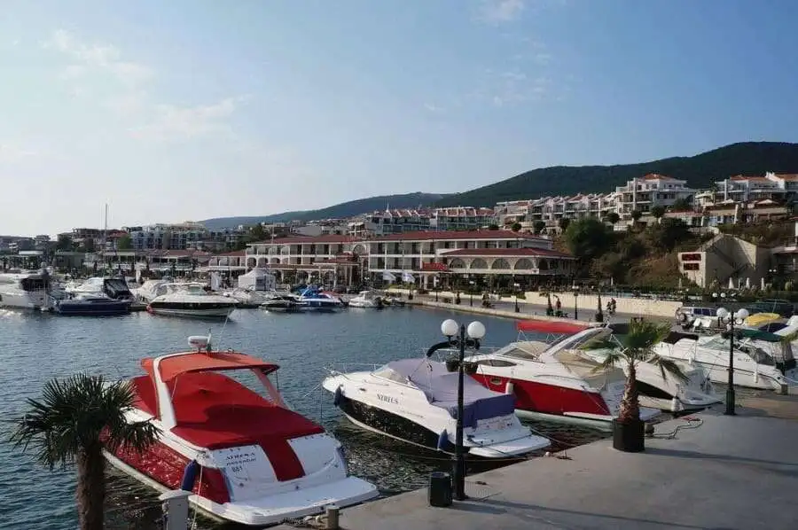 Sea and pool view studio in Panorama Bay 1, St. Vlas, just 100 meters from the beach.