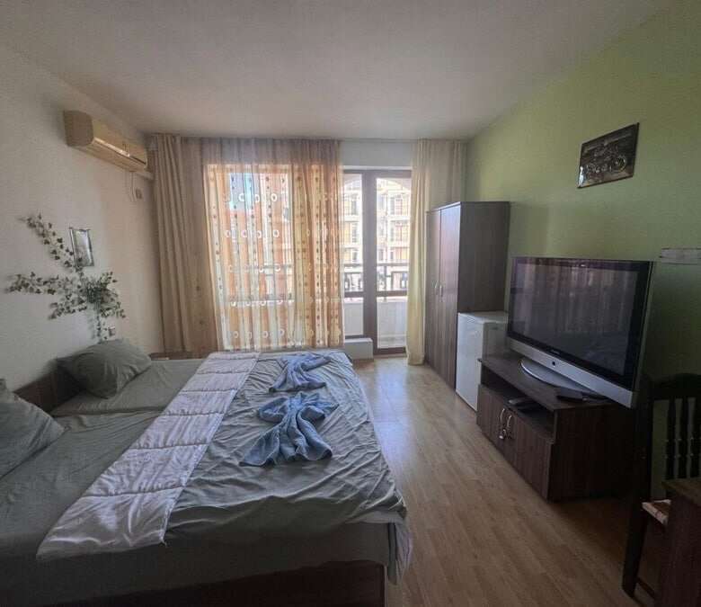 Sea and pool view studio apartment in Panorama Bay 1, St. Vlas, just 100m from the sea.