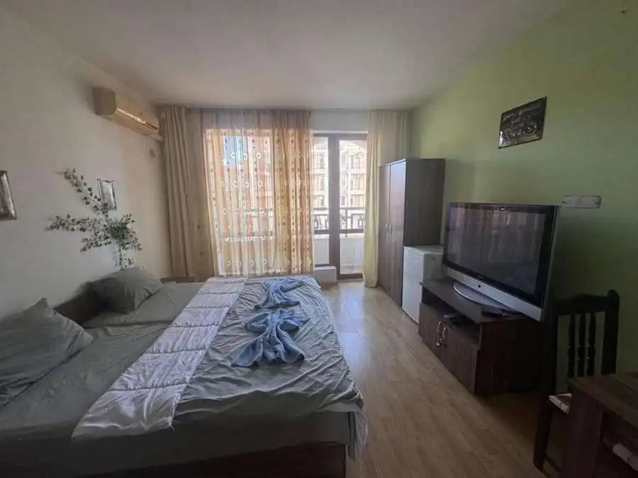 Sea and pool view studio apartment in Panorama Bay 1, St. Vlas, just 100m from the sea.